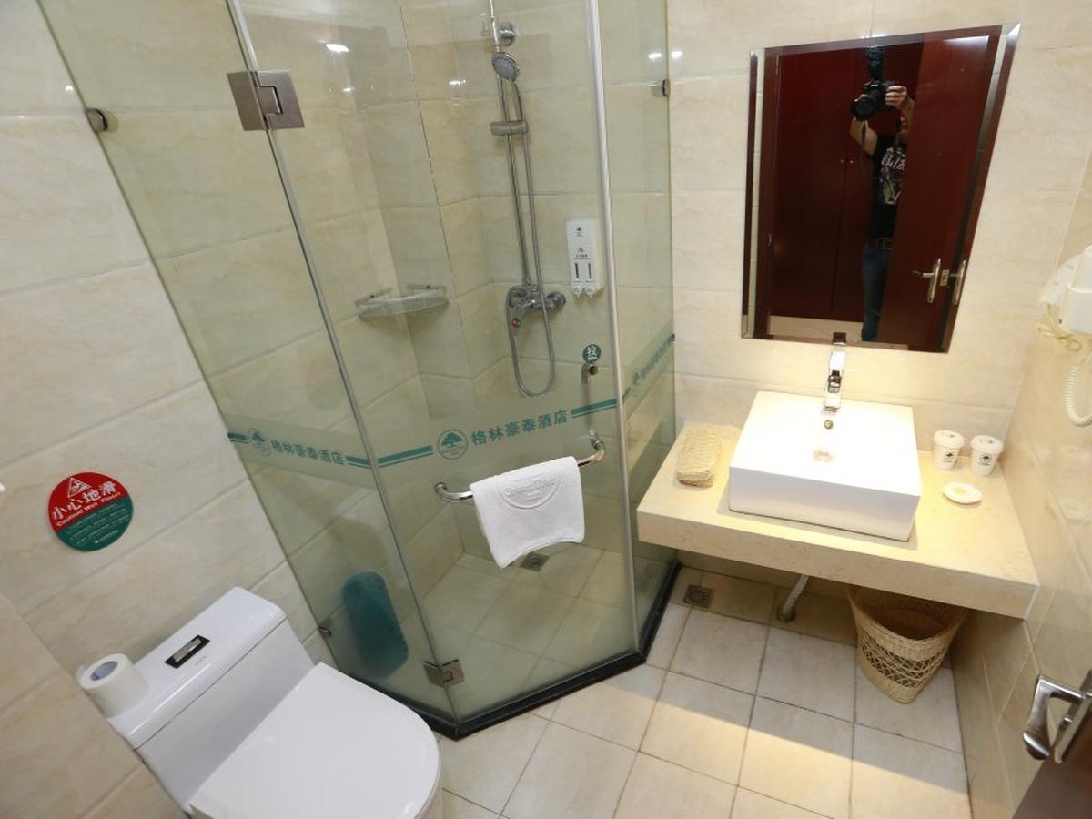 Greentree Inn Henan Qinyang Middle Huaifu Road Express Hotel Екстер'єр фото
